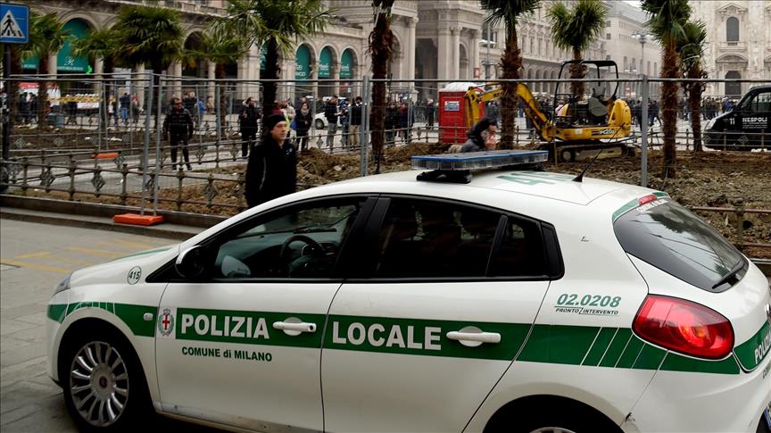 Itali, të shtëna drejt njerëzve nga një automjet në lëvizje