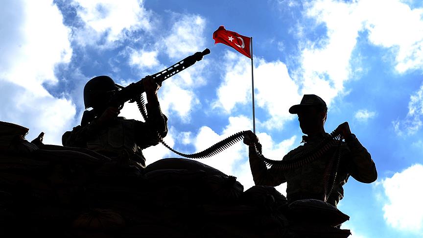 Mehmetçik'in kıyafet ve teçhizatına yerli analiz