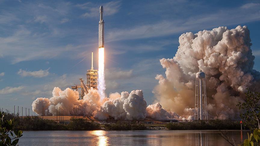 SpaceXê roketa Falcon Heavyê şande fezayê