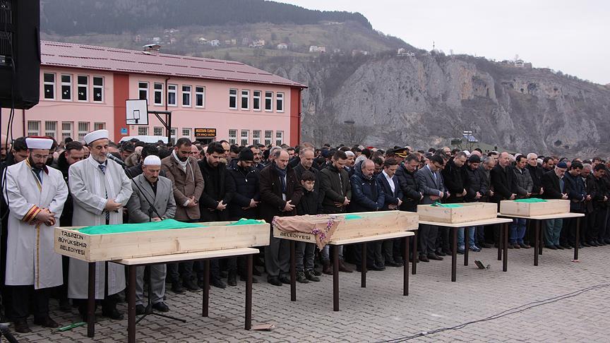 Almanya'da ölü bulunan aile son yolculuğuna uğurlandı 
