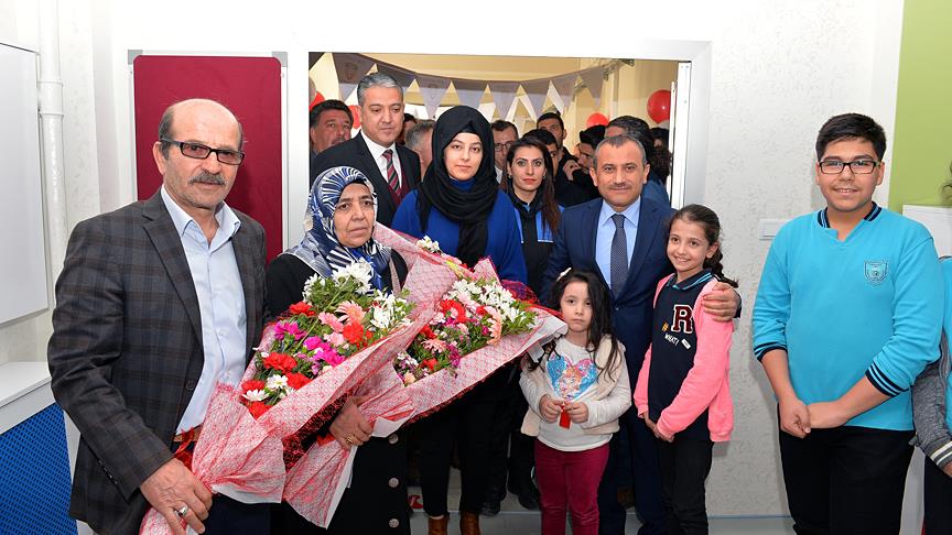 Tunceli'de kütüphane ve tekstil fabrikası açıldı
