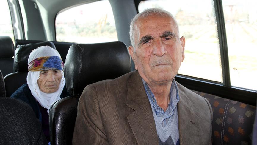 Mehmetçiğin kurtardığı Afrinli yaşlılar çocuklarına Türkiye'de kavuştu 