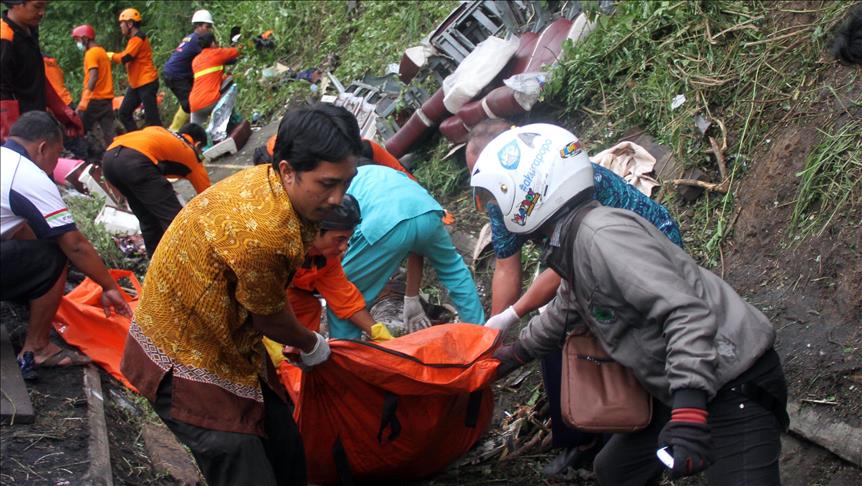 26 people killed in central Indonesia bus accident