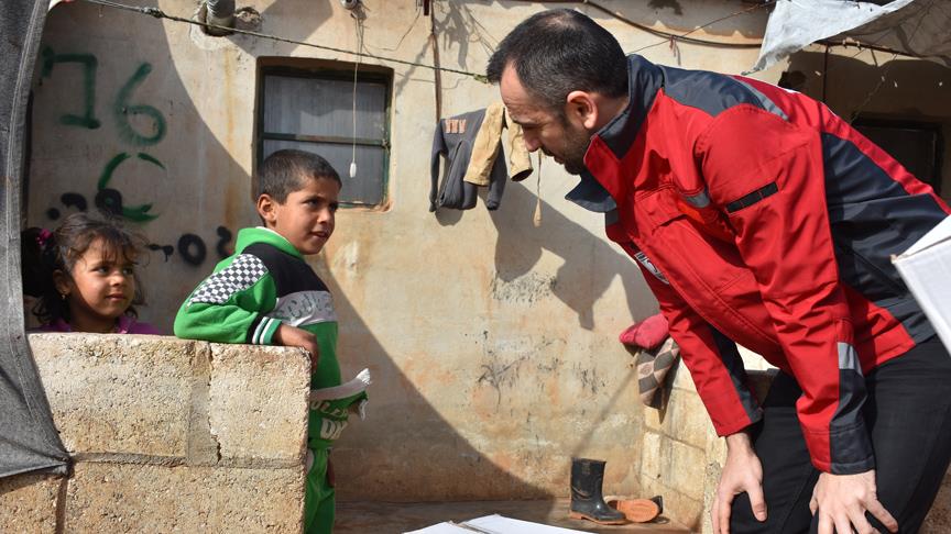 Türk Kızılayından İdlib'deki sığınmacılara yardım eli