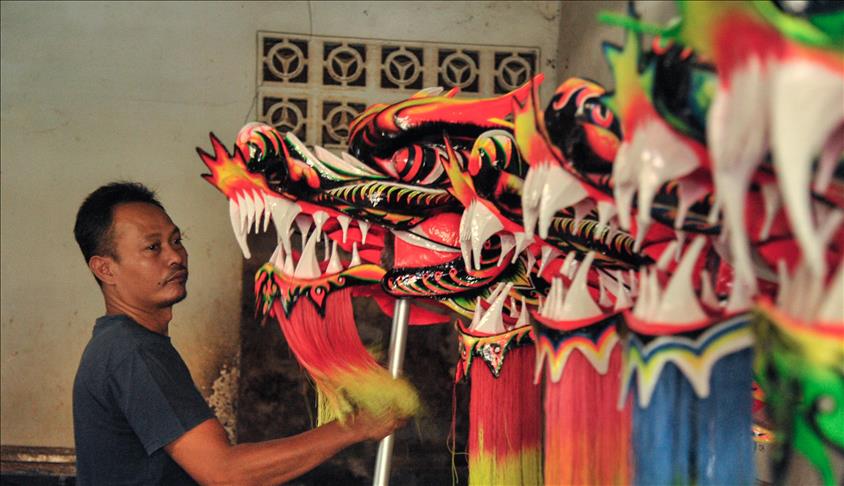 Melihat industri pembuatan kostum Liong dan Barongsai