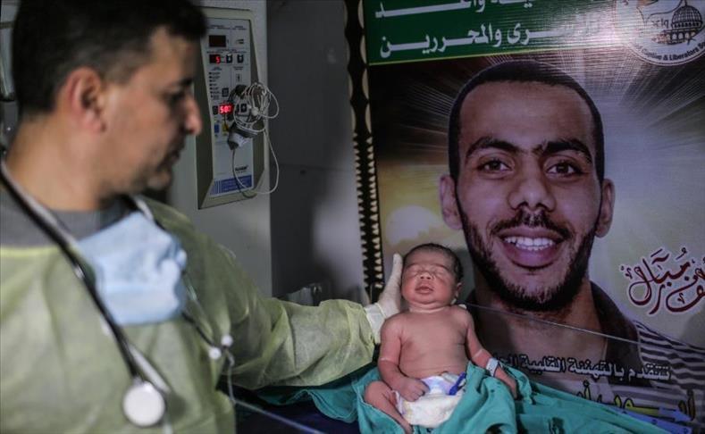 L'épouse d'un détenu palestinien accouche d'un bébé conçu à partir de semence exfiltrée