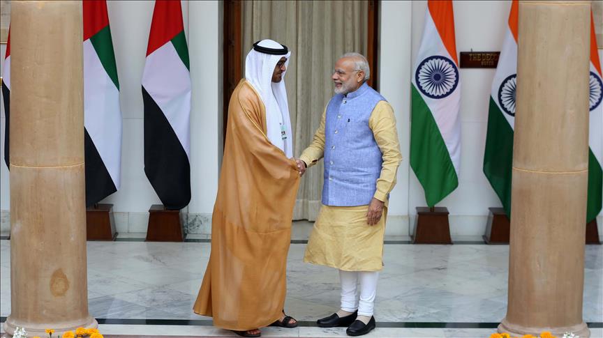 Emiratos Árabes Unidos e India firman "histórico" acuerdo petrolero