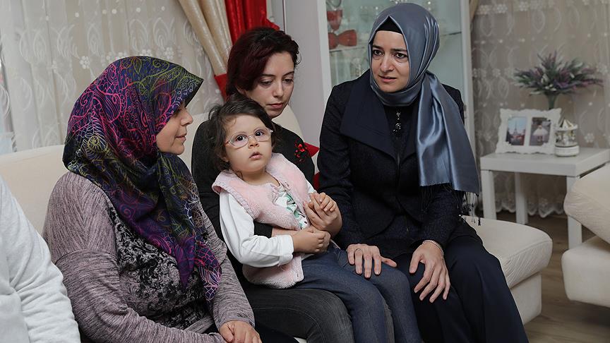Bakan Kaya'dan Üsteğmen Oğuz Kaan Usta'nın eşine taziye ziyareti