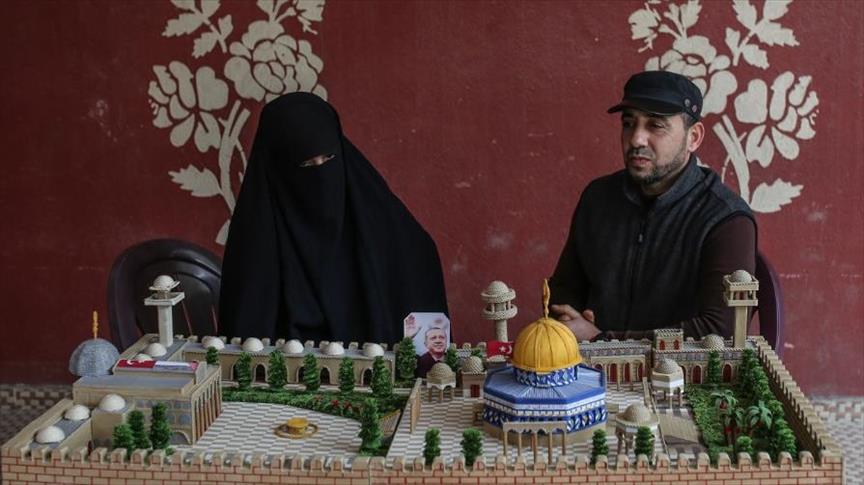 فلسطيني من غزة يصنع مجسّماً لـ"الأقصى" ويُهديه لـ"أردوغان"