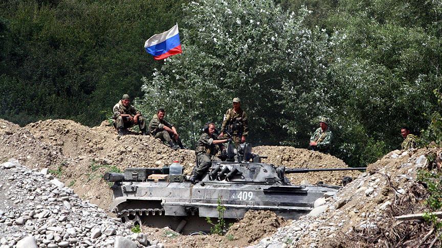 التحالف الدولي يدمر دبابة روسية في دير الزور السورية 
