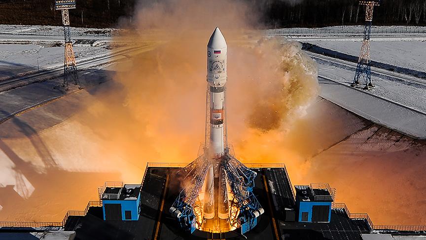 Soyuz-2.1a roketi uzay yolculuğuna başladı