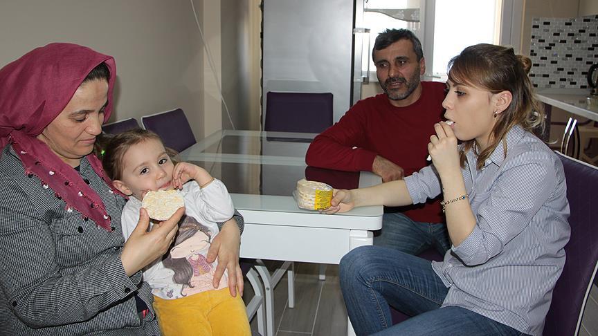 Baba ve üç kızı 'çölyak'la mücadele ediyor