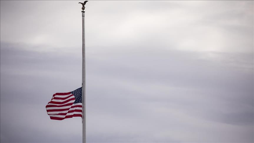 SAD: Zastave spuštene na pola koplja zbog stradalih u pucnjavi na Floridi