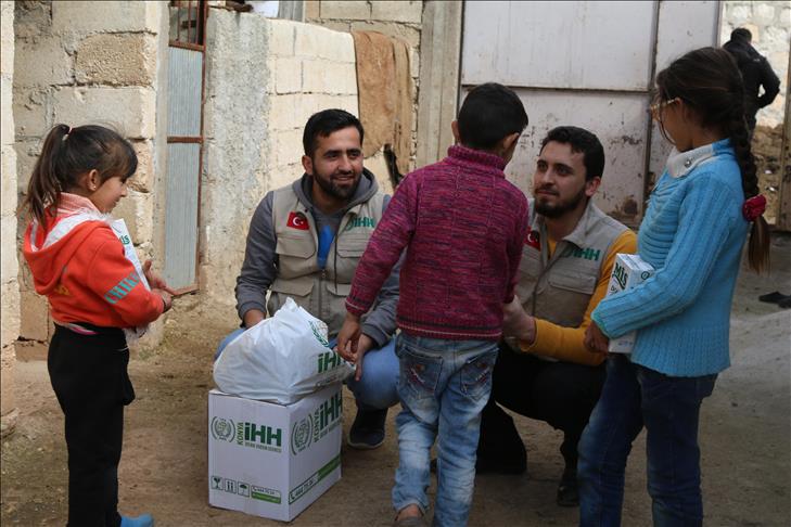 Turkish NGO distributes aid to villages in Afrin