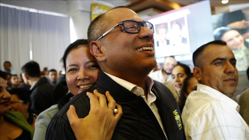 Esposa de exvicepresidente ecuatoriano convoca a un plantón frente a cárcel