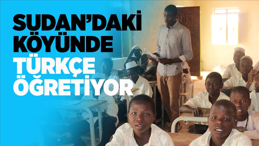 Sudan'daki köyünde çocuklara Türkçe öğretiyor