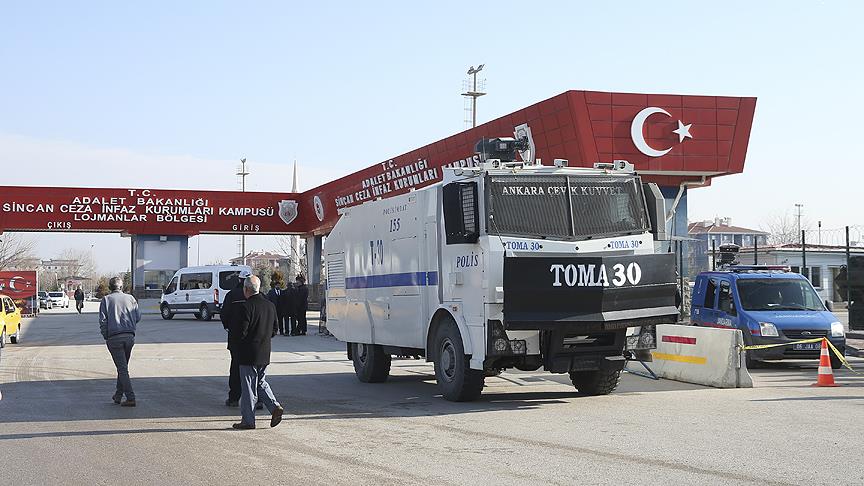 'Darbe gecesi karargaha banka kartını almaya gelmiş'