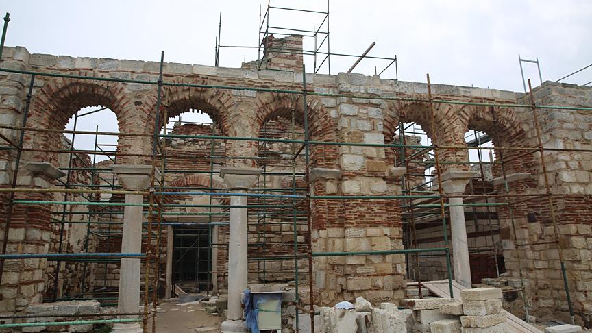 Tarihi caminin restorasyonu devam ediyor