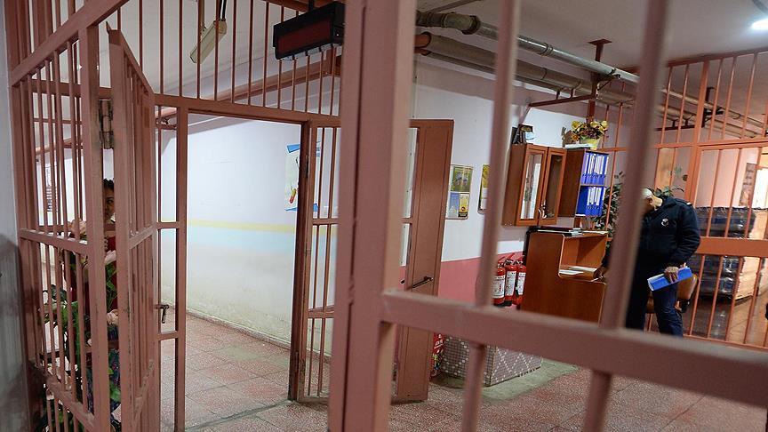 FETÖ'cü polisler cezaevinde 'rahat' durmuyor 