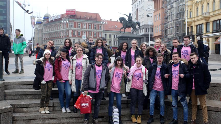 Zagreb: Šetnjom protiv vršnjačkog nasilja uz poruku "Nije cool biti bully"