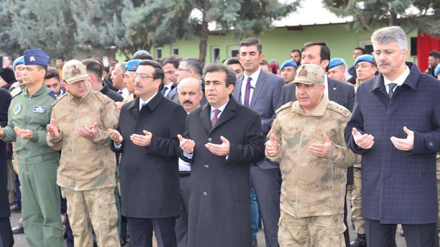 Diyarbakır'dan JÖH'ler ve güvenlik korucuları dualarla Afrin'e uğurlandı
