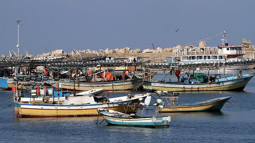 Iran holds 2 Qatari boats, detains 10