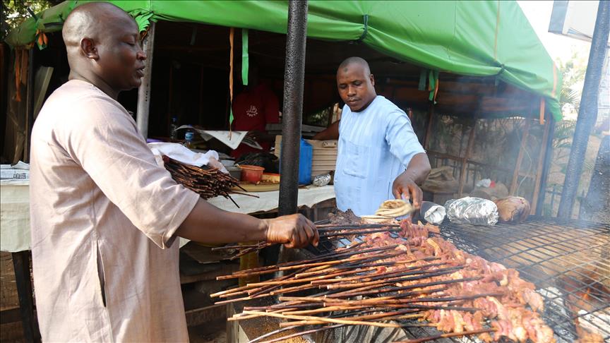 كباب "سويا".. الأكلة المفضلة في نيجيريا
