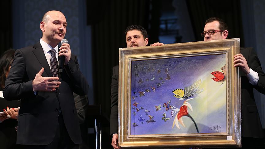 İçișleri Bakanı Soylu'nun kelebek hastaları için yaptığı resim 500 bin liraya satıldı