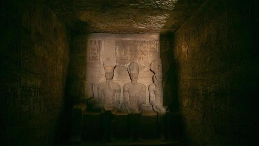 Egypte: Les rayons du soleil ont éclairé le visage de la statue Ramsès II 