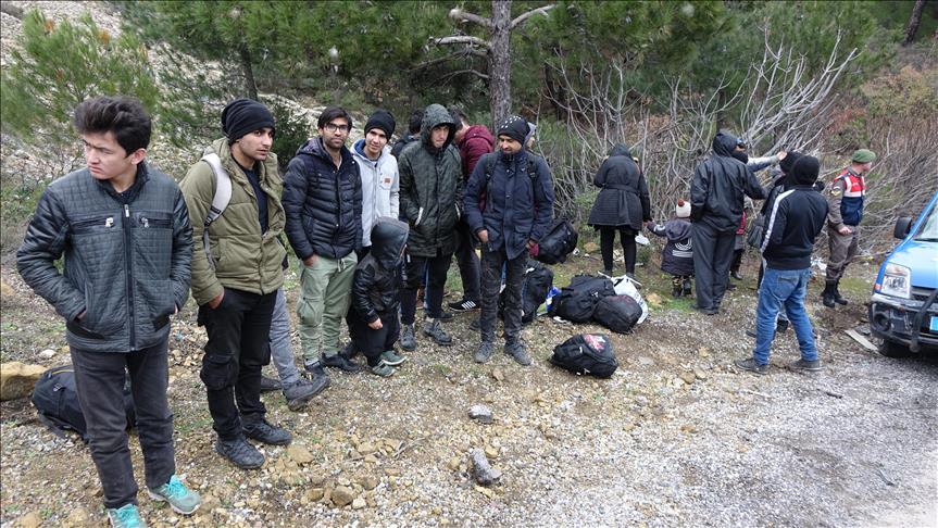دستگیری 38 مهاجر غیرقانونی در چناق‌قلعه ترکیه