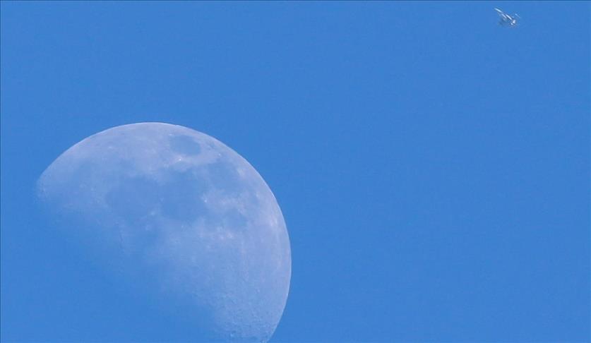 NASA dice que el agua podría ser ubicua en la luna