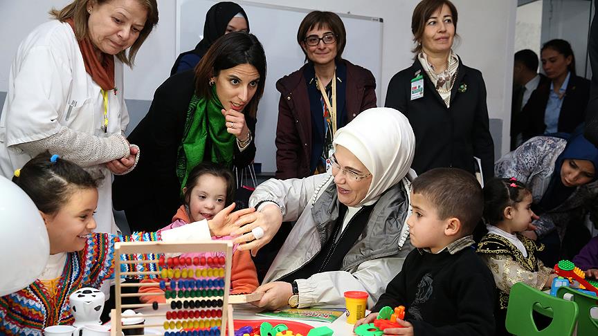 Emine Erdoğan anaokulu ve çocuk parkının açılışına katıldı