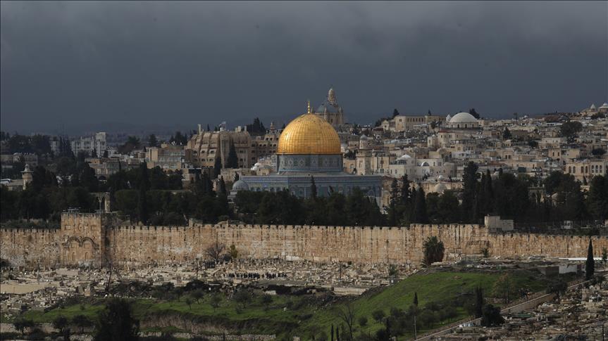 Los colonos israelíes celebran el feriado de Purim asaltando Al-Aqsa