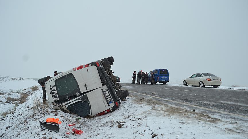 Aksaray'da öğrenci servisi devrildi: 18 yaralı