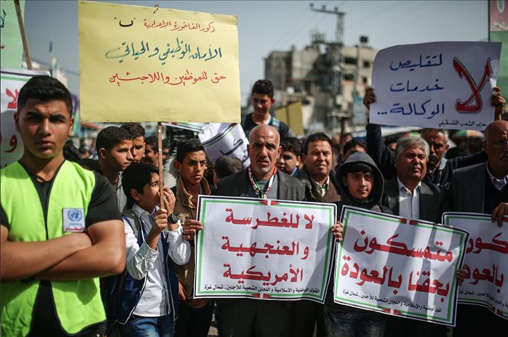 طلبة ومدرّسون تابعون لـ"أونروا" بغزة يرفضون تقليص التمويل الأمريكي للوكالة 