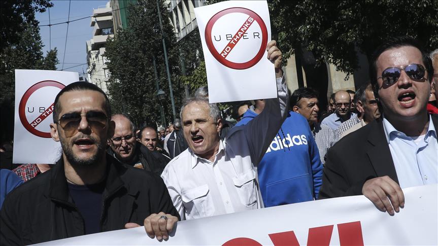 Taxistas en Grecia se manifiestan en contra de aplicaciones como Uber