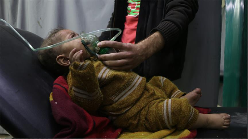 30 حالة اختناق جراء قصف للنظام السوري بغاز الكلور على الغوطة
