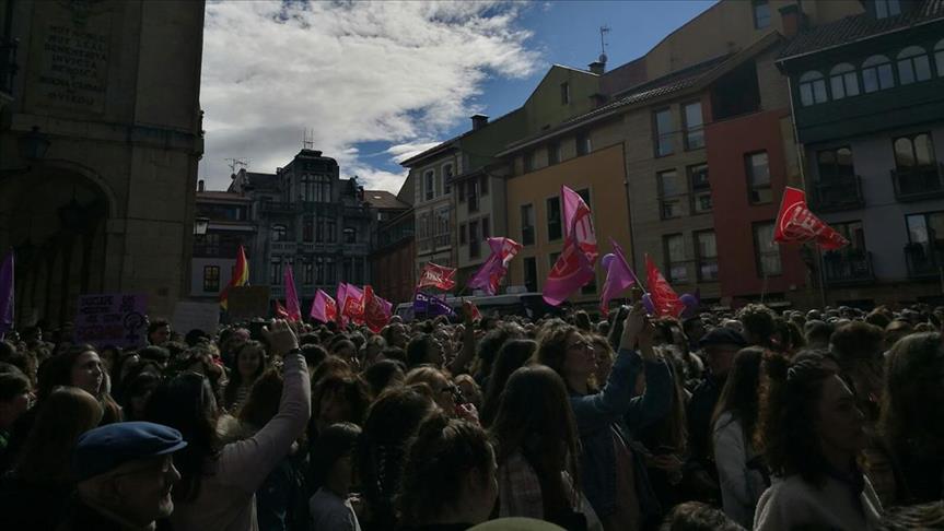 Spanish women go on strike on Women's Day