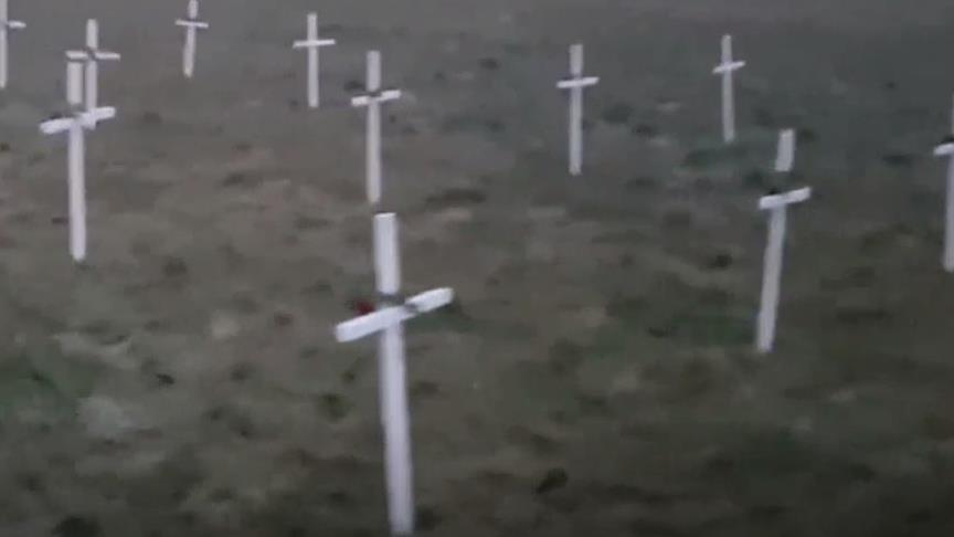 Hollanda'da cami yapılması planlanan alana 23 haç diktiler