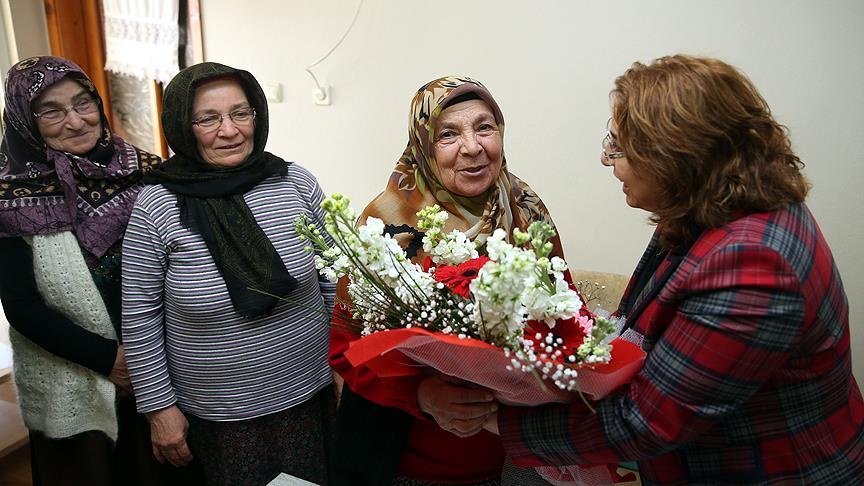 Hatice Nine�ye evde okur yazarlık eğitimi