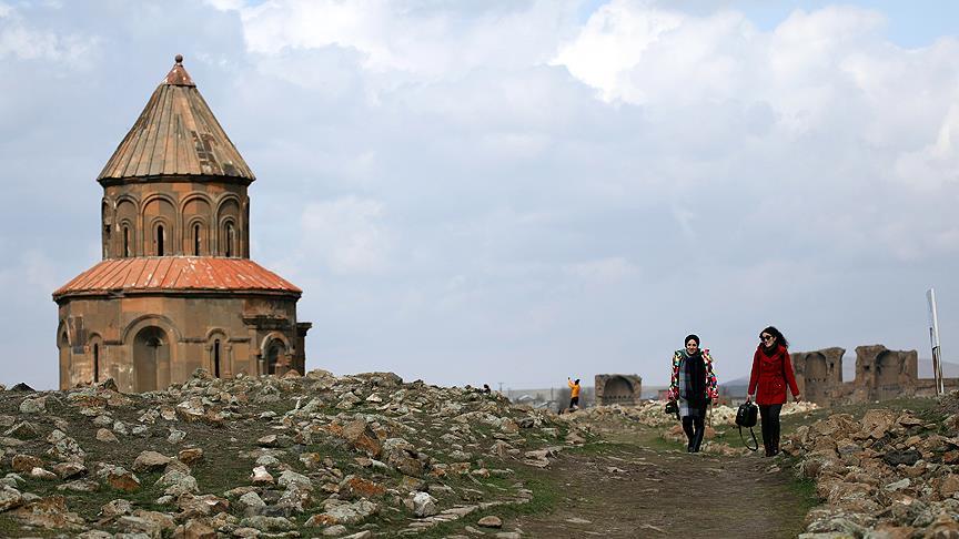 Turistlerin gözdesi 'Ani' her mevsim ayrı güzel
