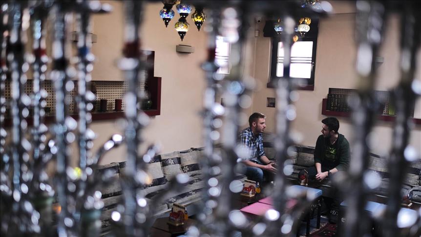 Muzika turke në BeH: Rrugëtimi i melodisë nga teqetë në kafene