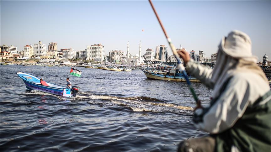 Israeli navy arrests 10 fishermen off Gaza shores