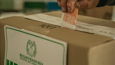Colombia cierra elecciones con un sin sabor por la falta de tarjetones