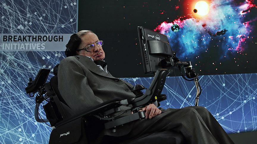 Stephen Hawking hayatını kaybetti