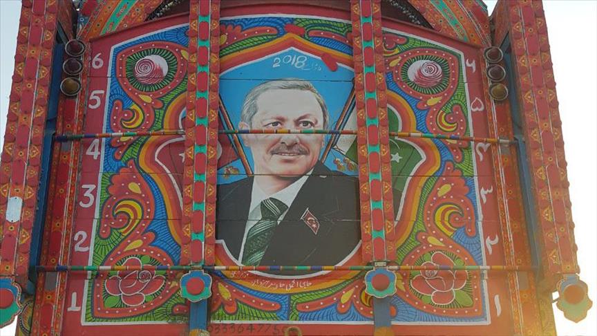 Love for Erdogan finds spot in Pakistani truck art