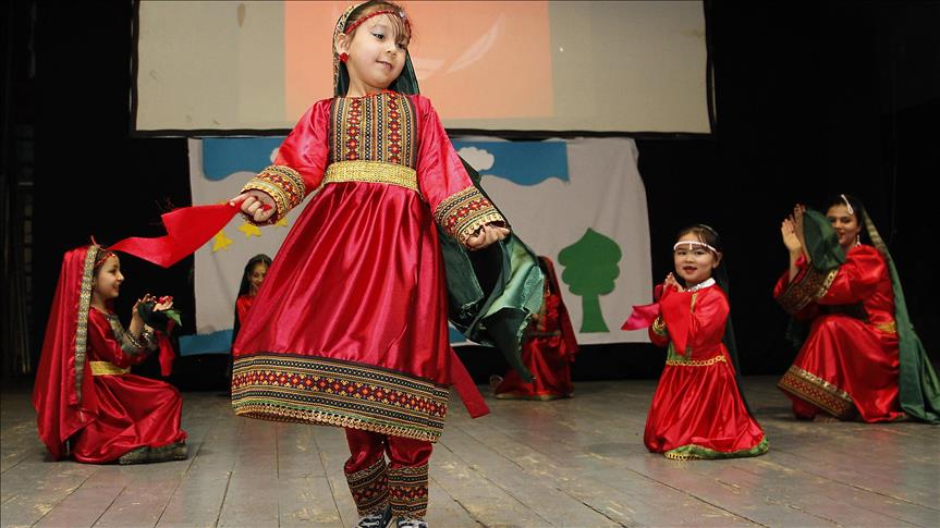 Deca migranti igrala tradicionalne avganistanske i iračke plesove