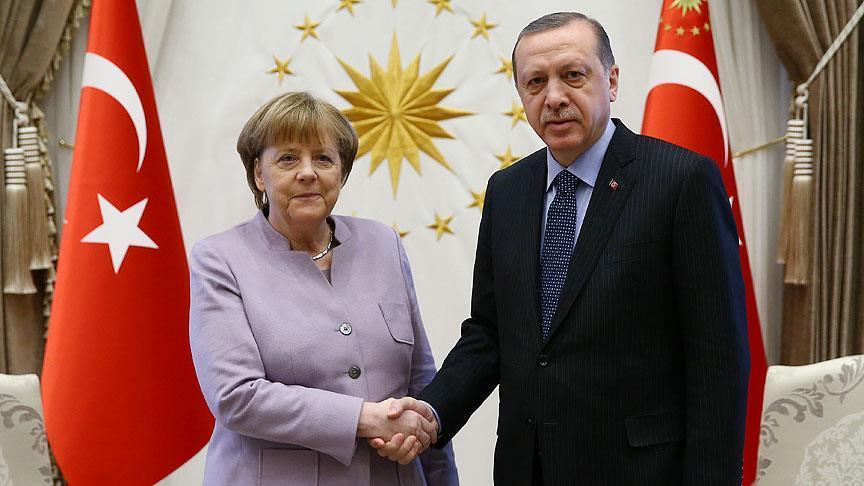 أردوغان وميركل يؤكدان ضرورة المكافحة المشتركة للإرهاب