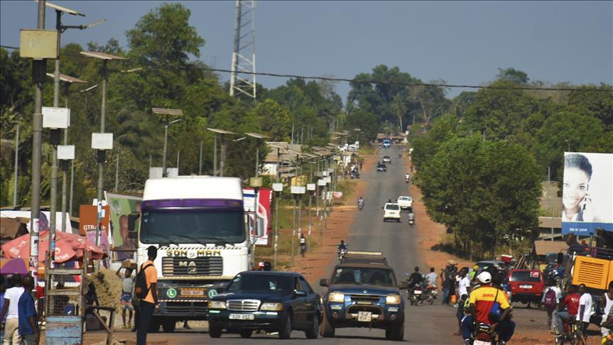 Au Cameroun, les nids-de-poules affectent la circulation