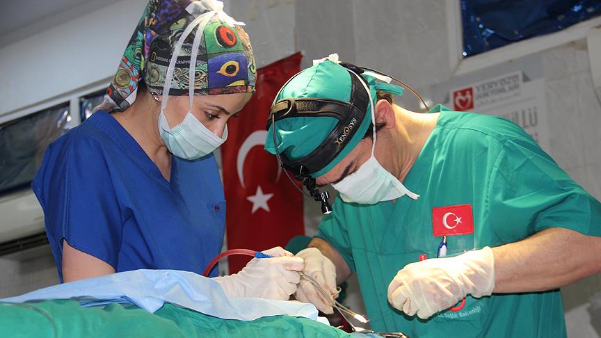 Türk doktorlardan Sudan'da 100 ameliyat